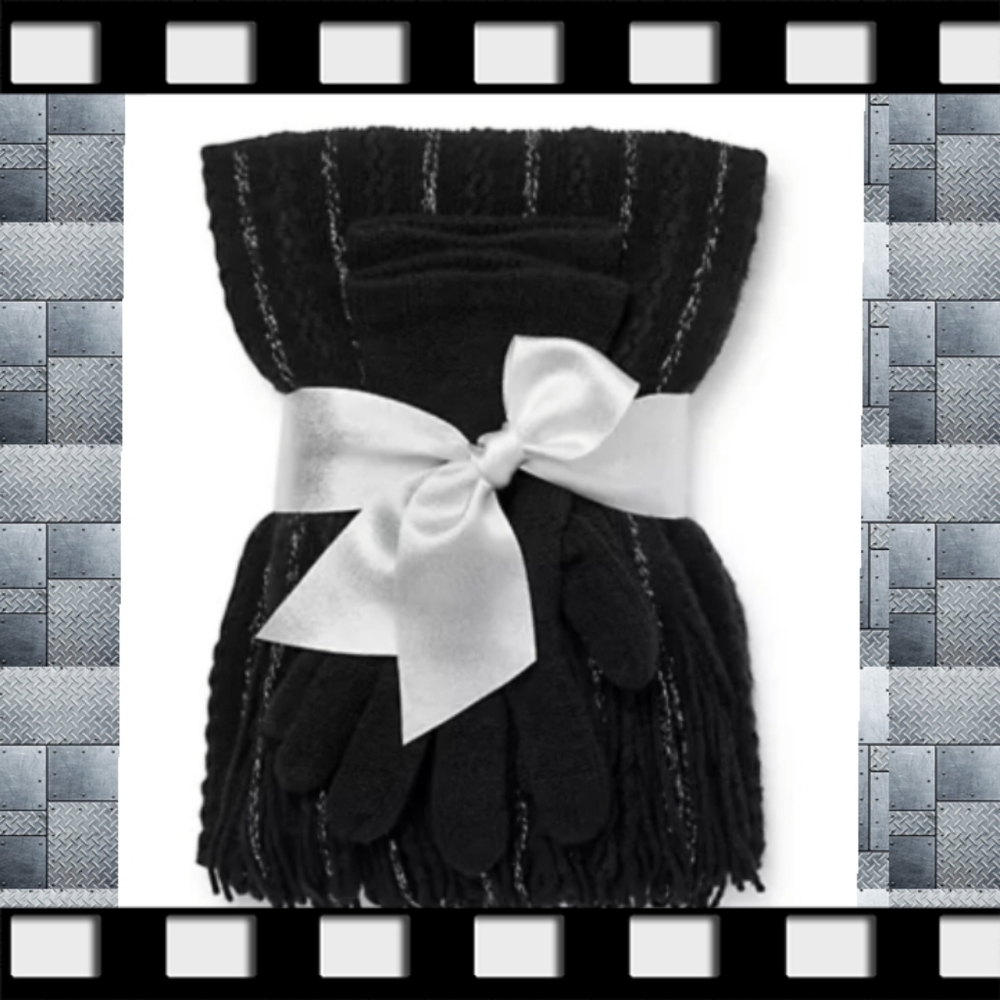(Black)NY & Company Lurex Scarf & Gloves Gift Set